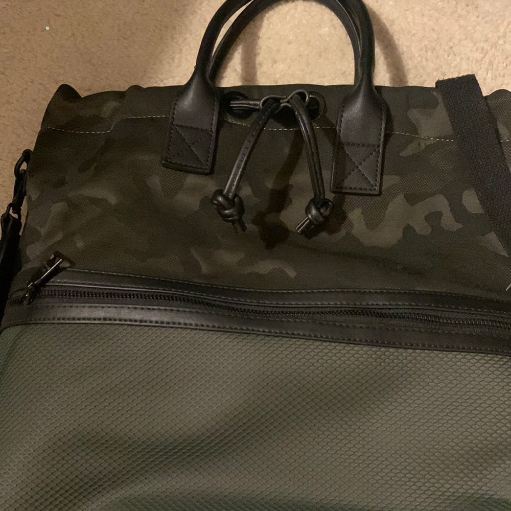 Mint Condition Steve Madden military green bag/purse